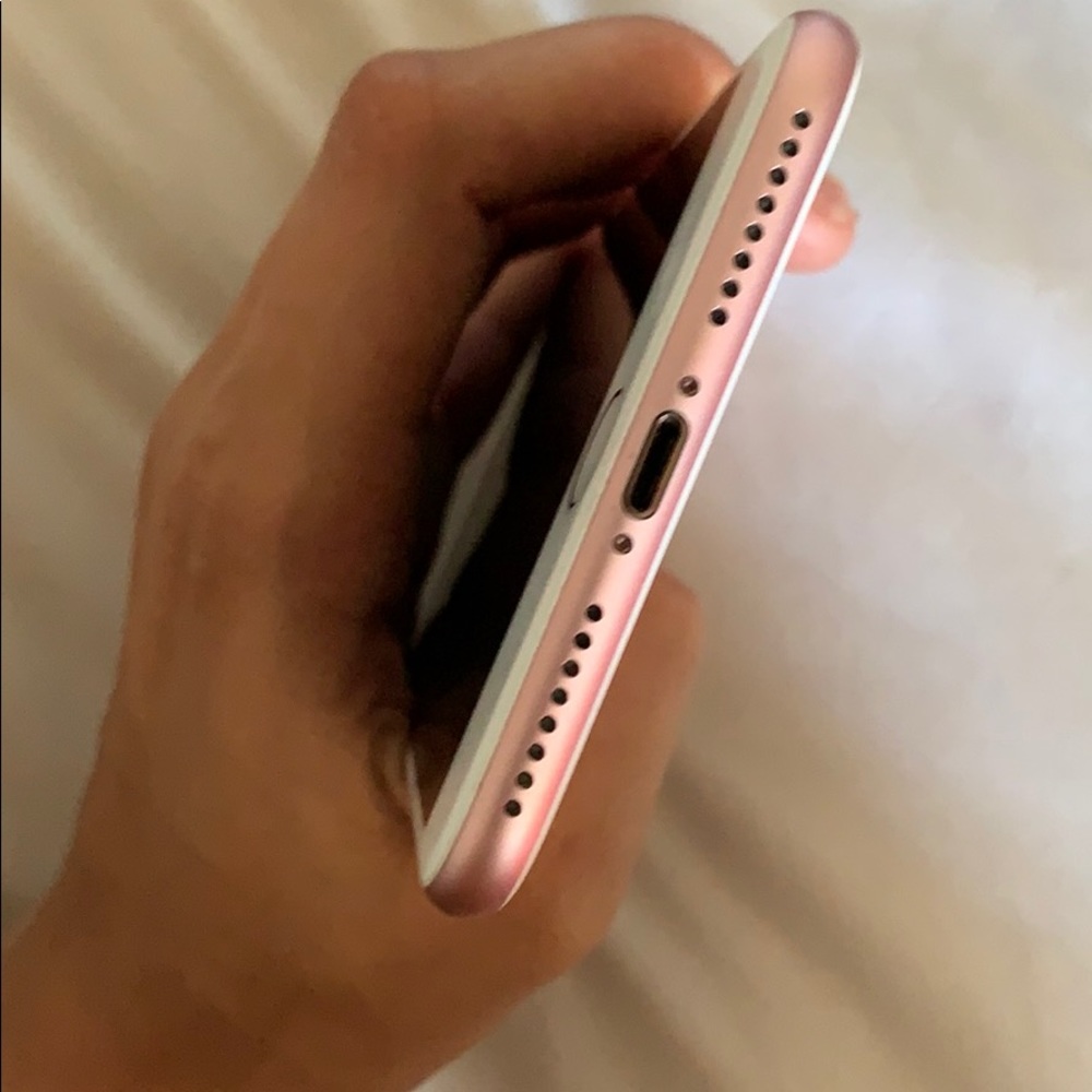 iPhone (ROSE GOLD) - Picture 4 of 6